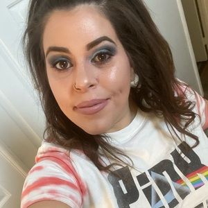 Meet your Posher, Kendra